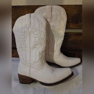 Roper Women’s Riley Cord Snip Toe Cowboy Boots In White